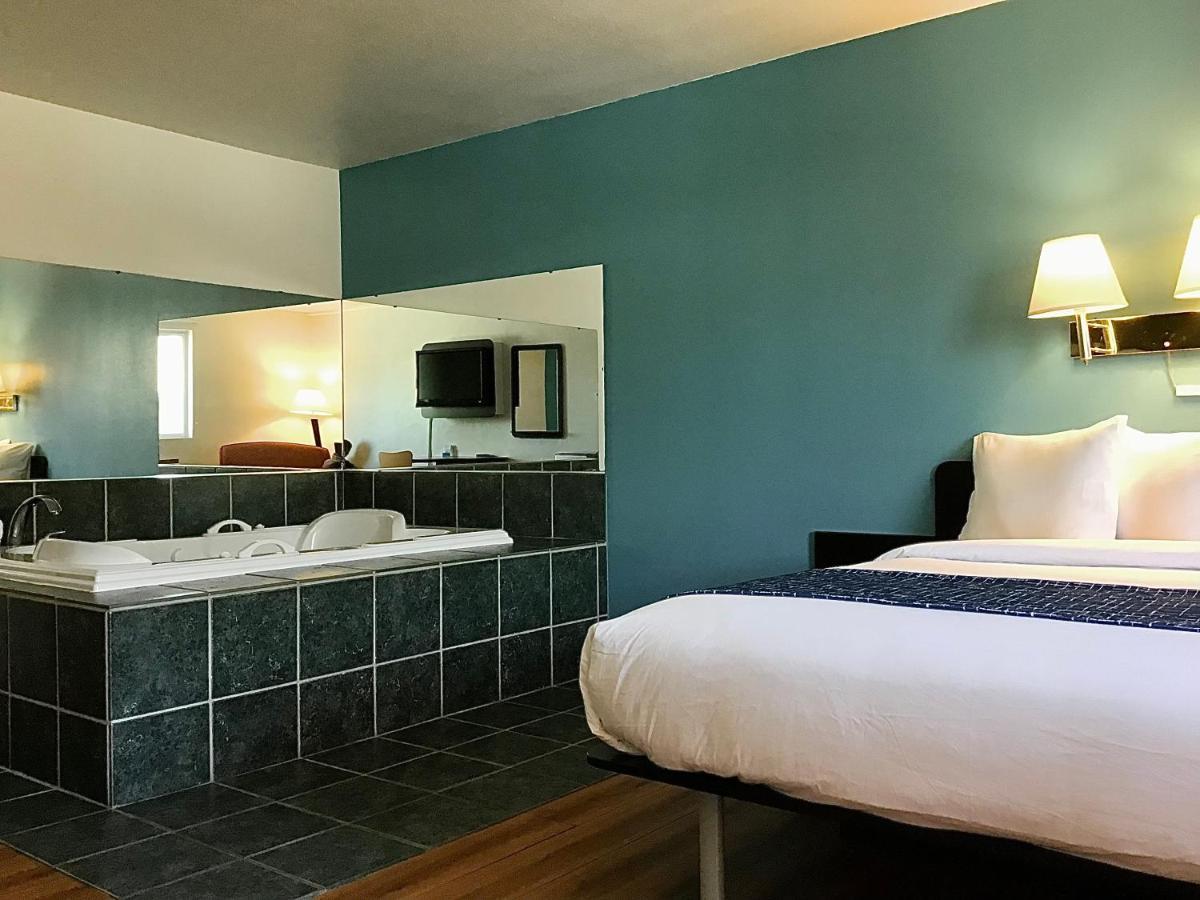 Travelodge Inn & Suites By Wyndham Missoula University Park Экстерьер фото