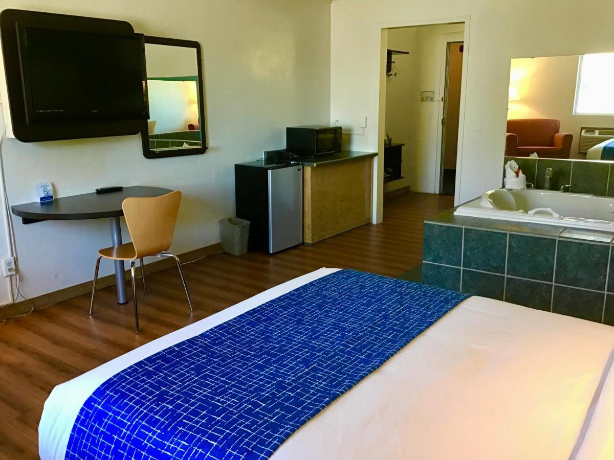 Travelodge Inn & Suites By Wyndham Missoula University Park Экстерьер фото